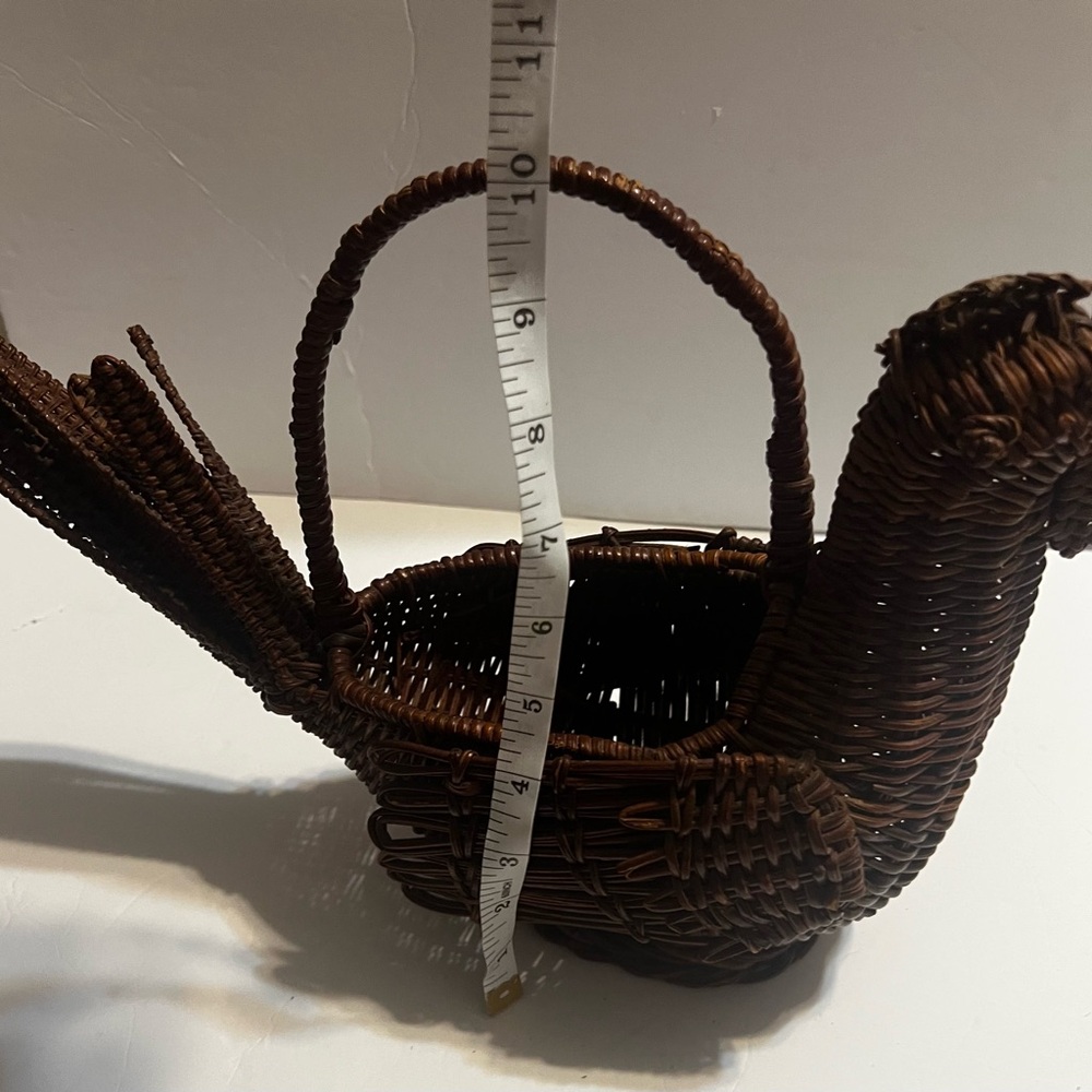 Vintage Wicker Woven Chicken Basket With Handle Wood Beak - Picture 10 of 11